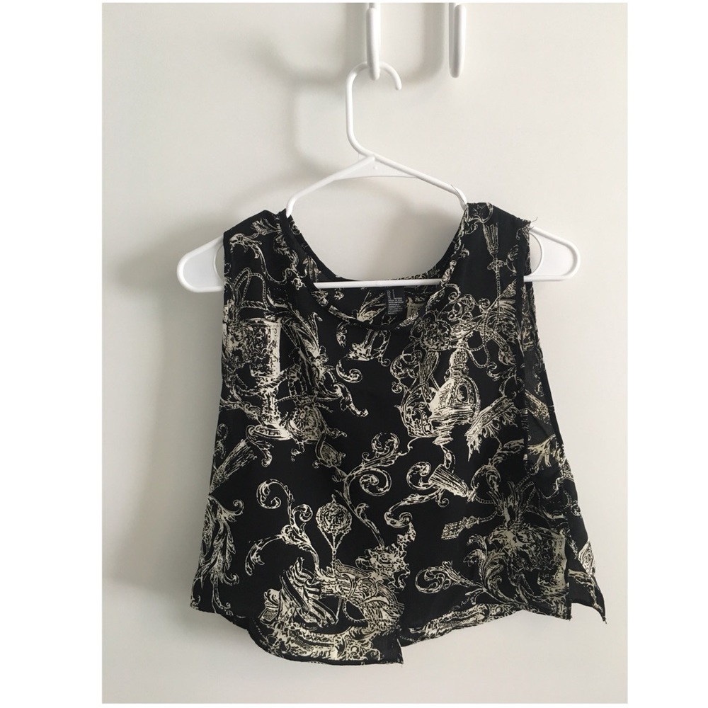 Black Unique-design crop top